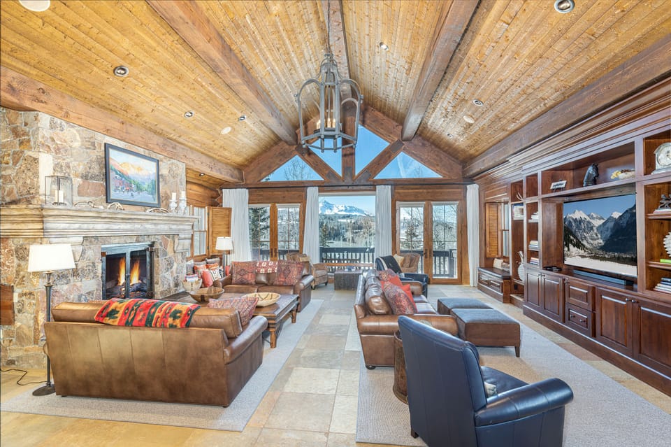 2.0-country-club-estate-mountain-village-living-room1-edit