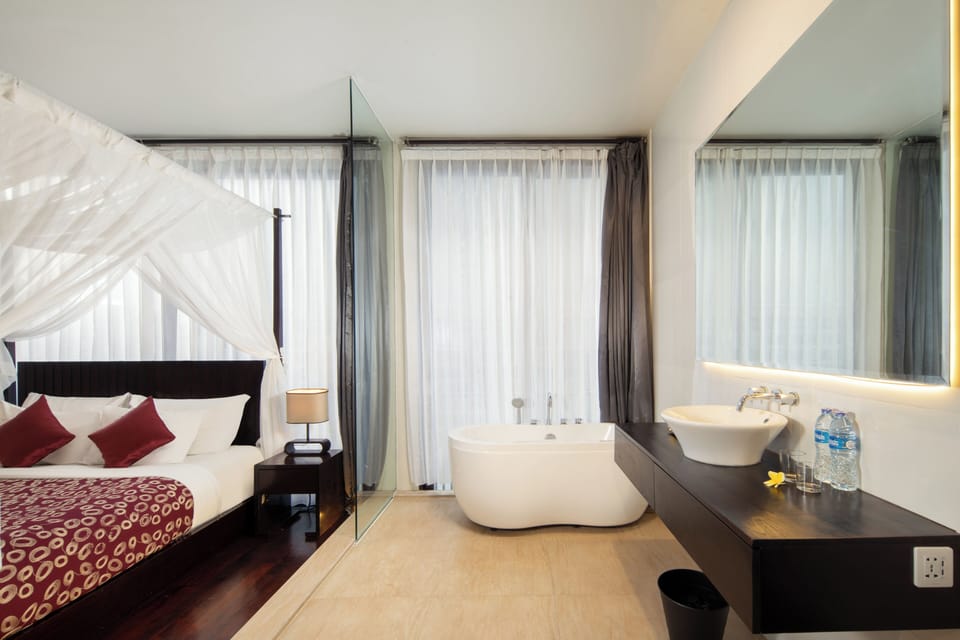 Signature Loft Pool Villa | Premium bedding, minibar, in-room safe, desk