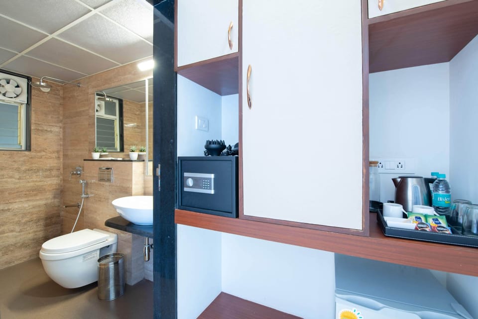 Shower, free toiletries, towels, soap