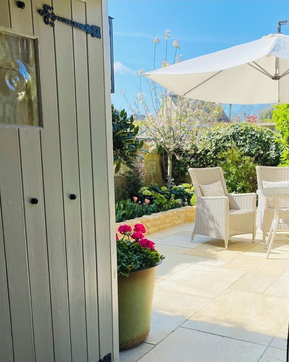 Gorgeous courtyard garden