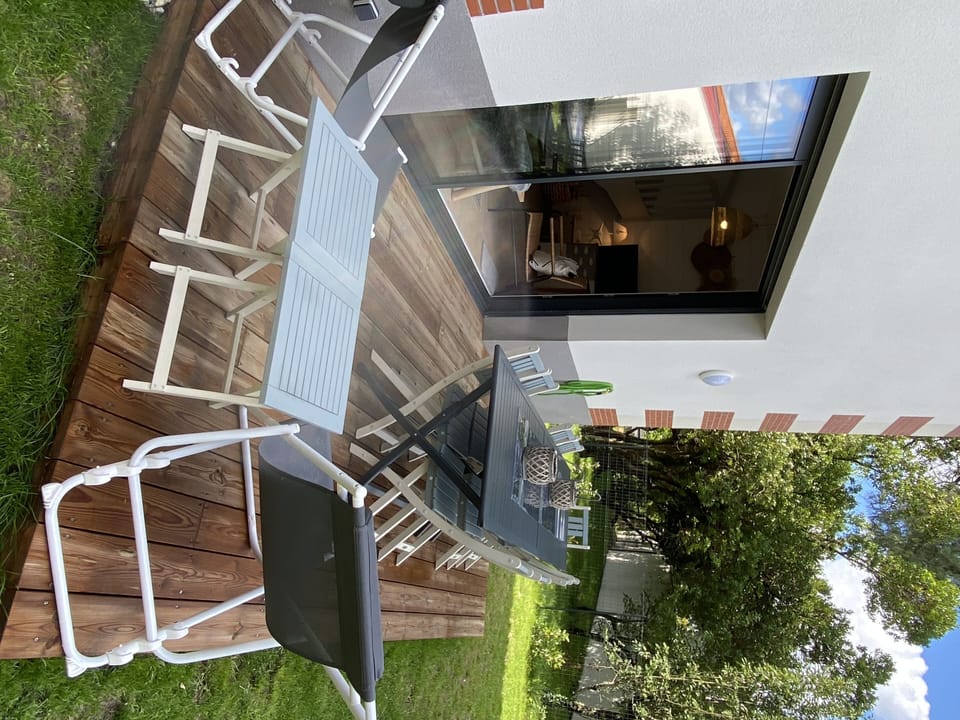 Very pretty new villa with swimming pool and boulodrome typical of the Basin for 9 people House in Gujan-Mestras