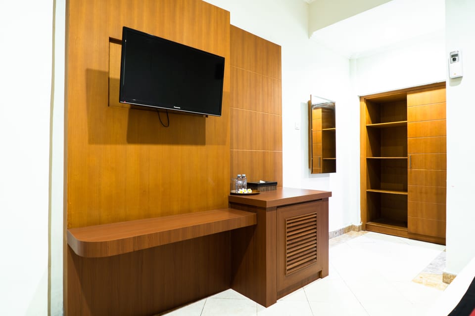 Standard Room | Television