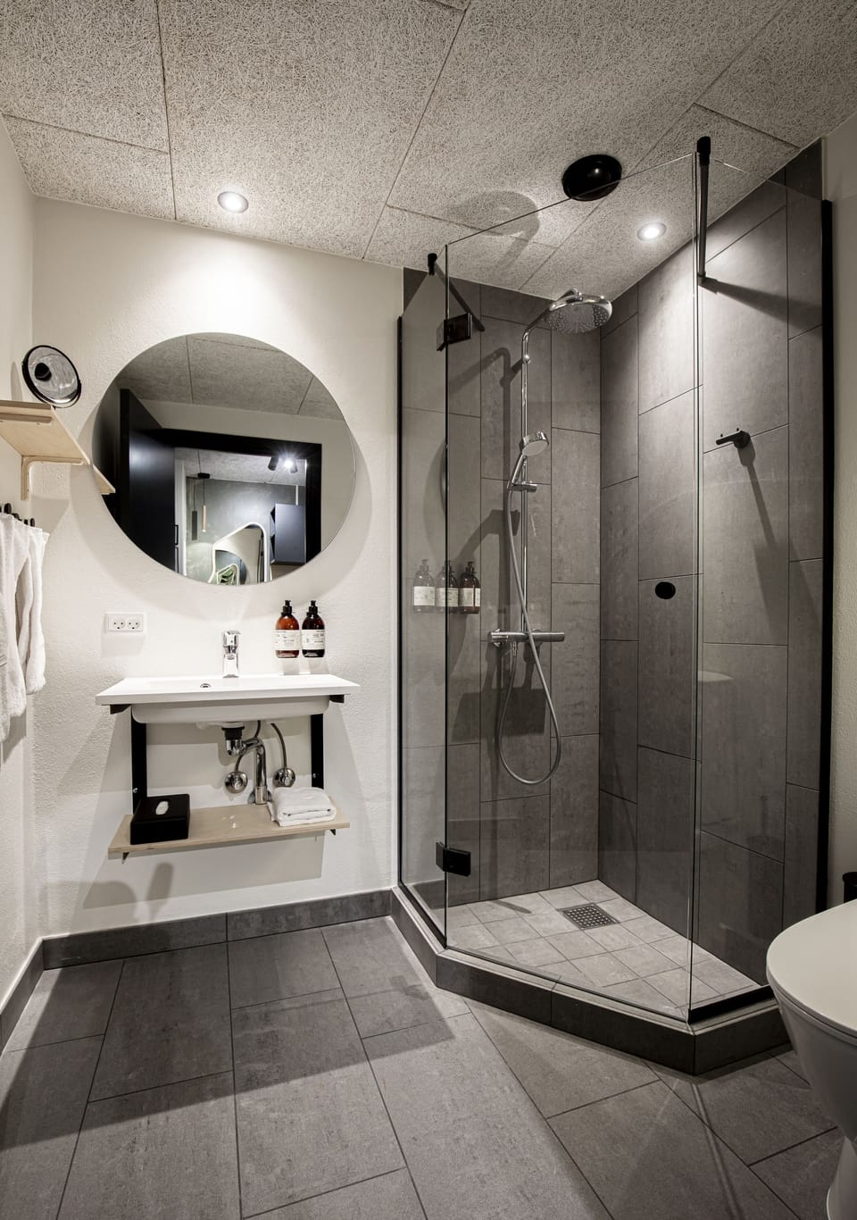 Comfort Plus Double Room with Balcony | Bathroom | Free toiletries, hair dryer, towels