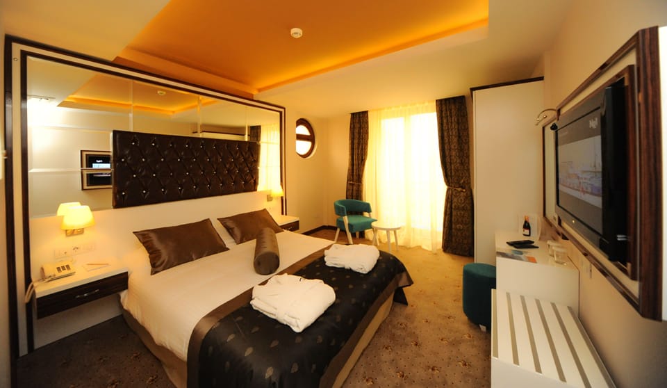 Standard Room | Premium bedding, minibar, in-room safe, soundproofing