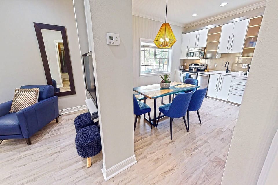 Spacious kitchen & dining area open to the living room.