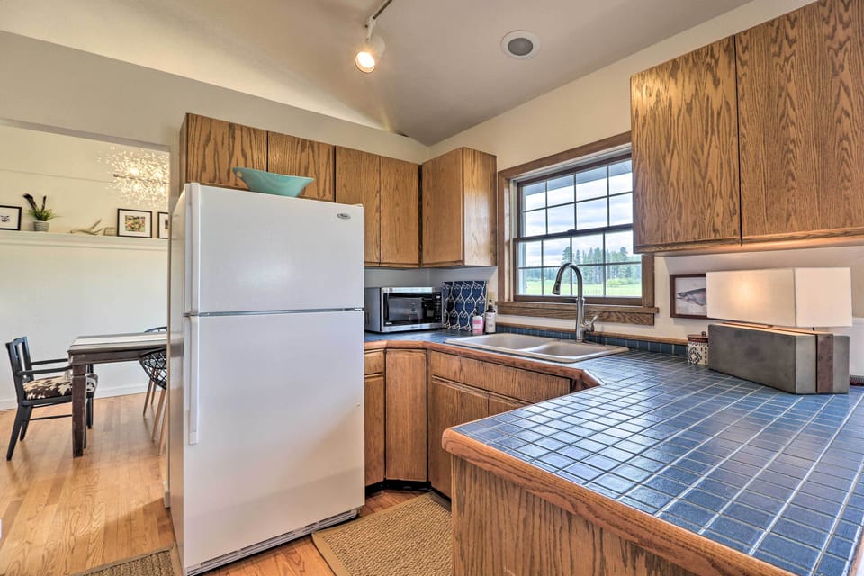 Fully Equipped Kitchen | Spices | Cooking Basics | Toaster