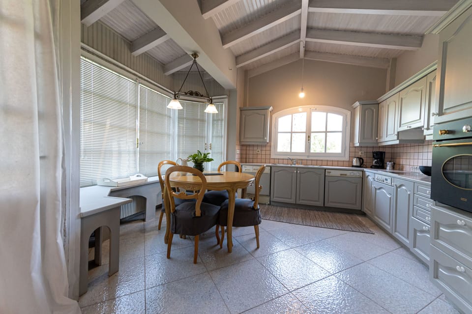 Design Cottage | Private kitchen | Coffee/tea maker, electric kettle