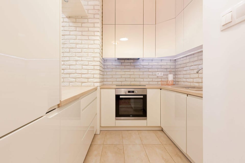 Fully equipped kitchenette. 