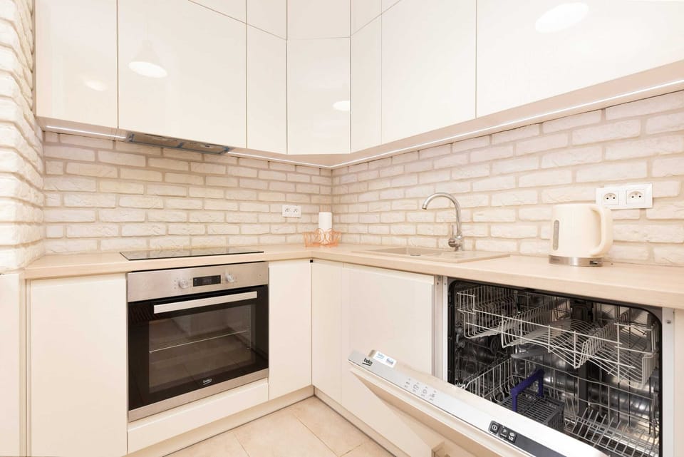 Kitchenette with plenty of kitchen utensils and dishes. 