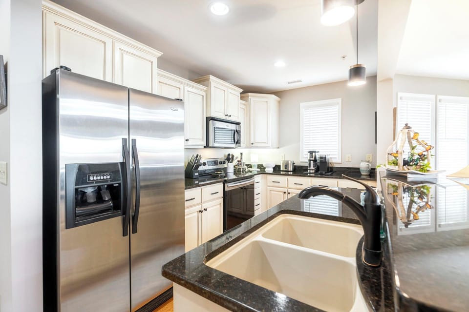 Kitchen---Granite Counter-tops, Stainless Steel