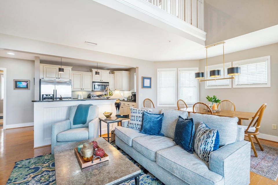 Open Floor Plans---Kitchen/Dining/Living Rooms