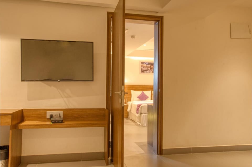 In-room safe, desk, soundproofing, iron/ironing board
