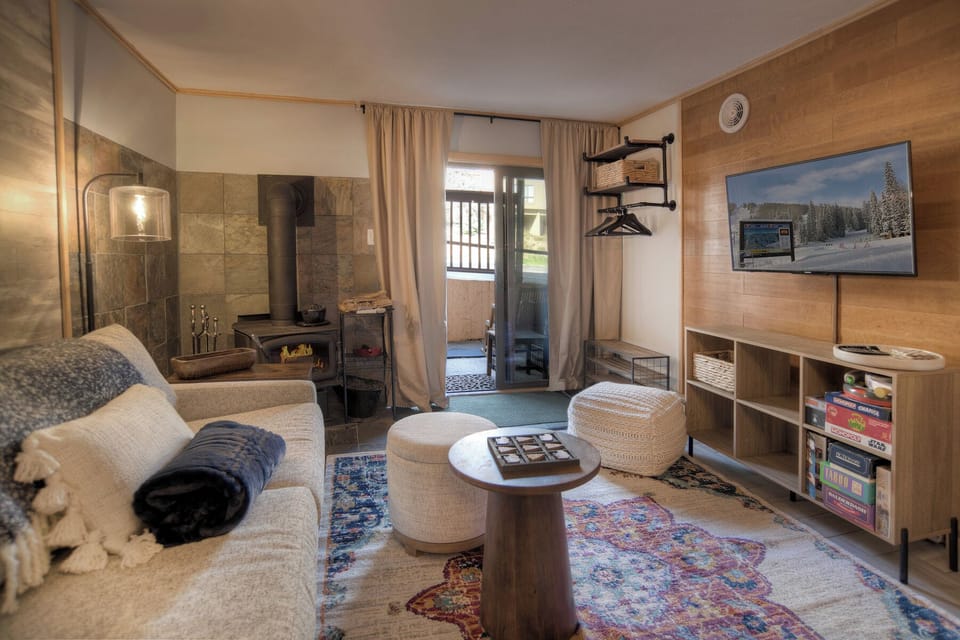 Sleeper Sofa, Fireplace, Deck, Smart TV