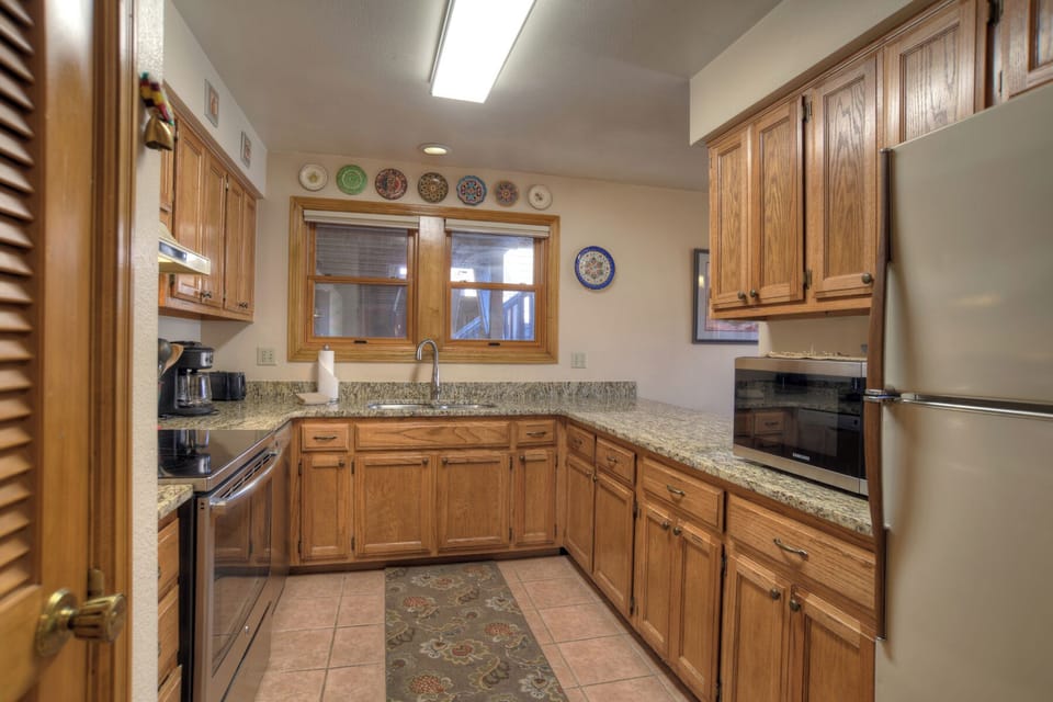Full Kitchen