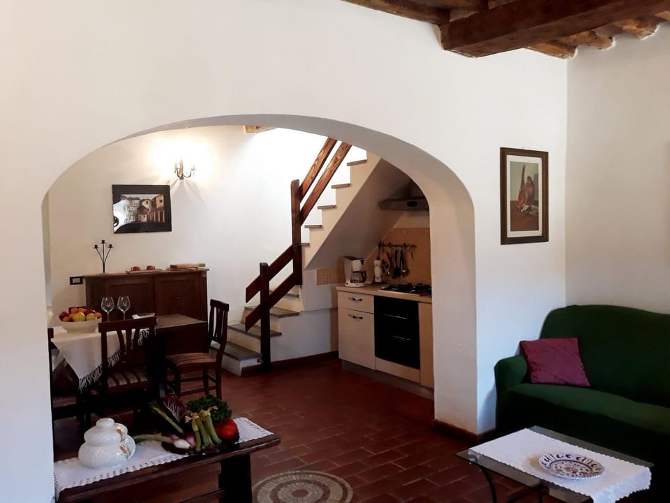 Castagno lounge leading to kitchen diner