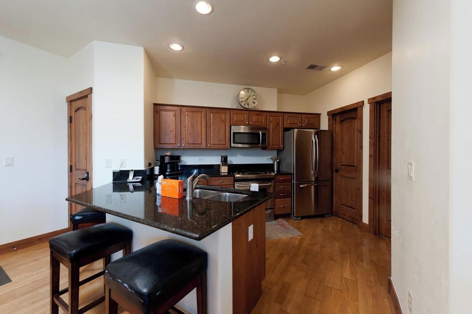Fully stocked kitchen and Bar