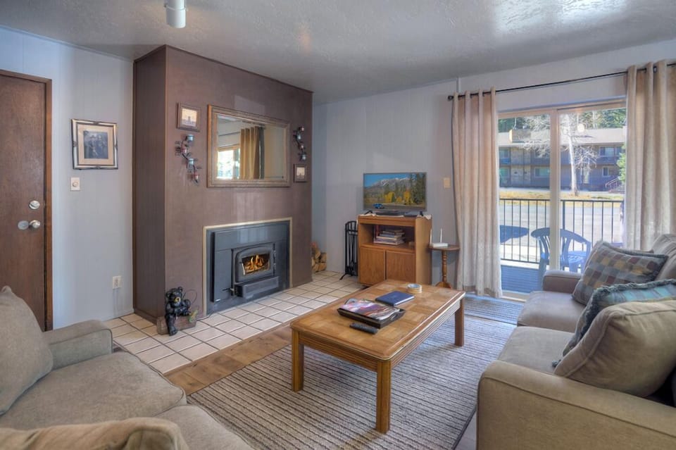 Comfortable Ski Condo with Fireplace