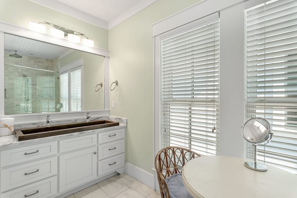 The Shell - Seaside - Third Floor Bedroom 3: King Bed with Private Bath (Spa Shower)