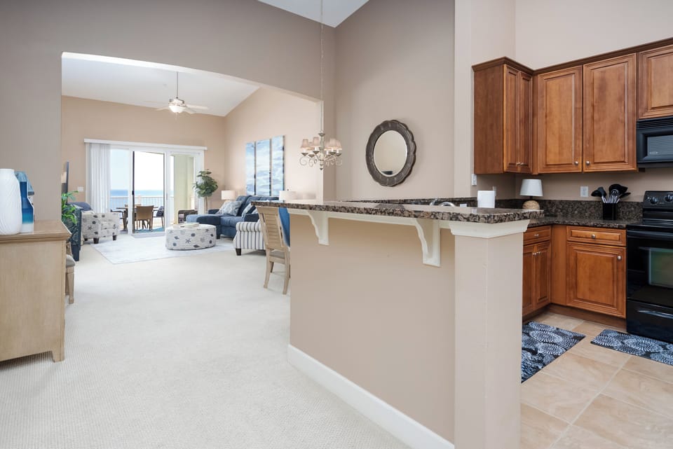 Open Concept Layout and High Vaulted Ceilings!