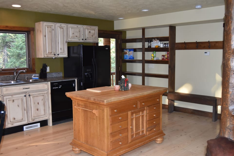 Large kitchen with lots of amenities.