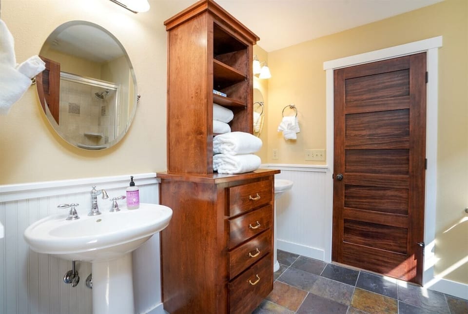 Jack N Jill Bathroom