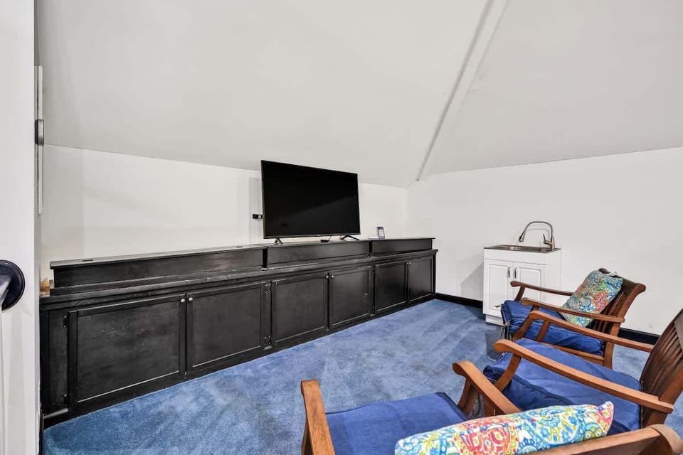 Loft tv area