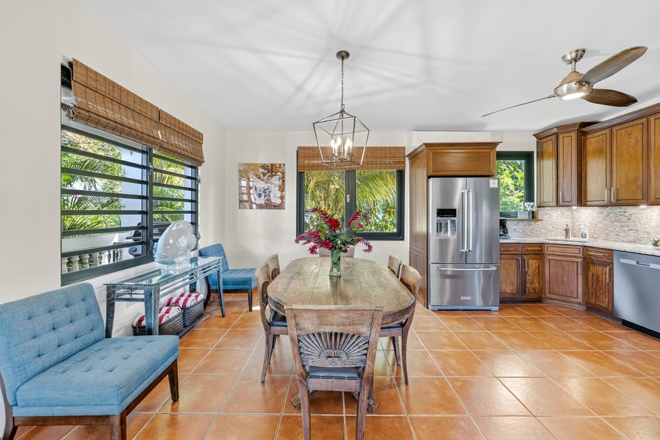 Dining/kitchen