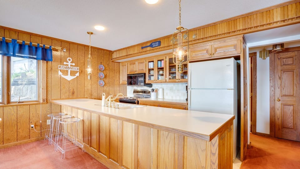 Full kitchen