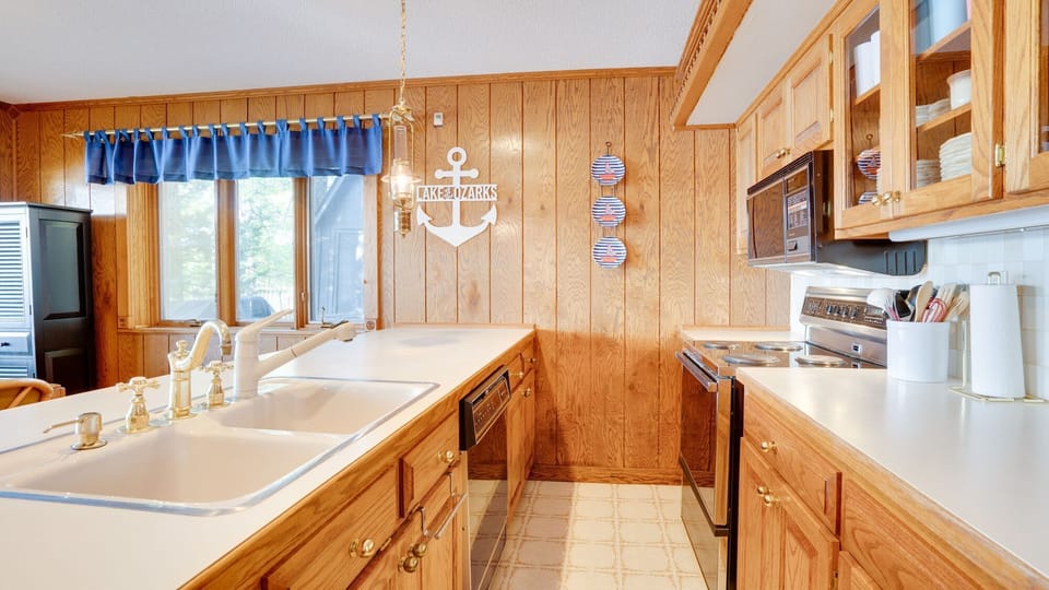 Full kitchen