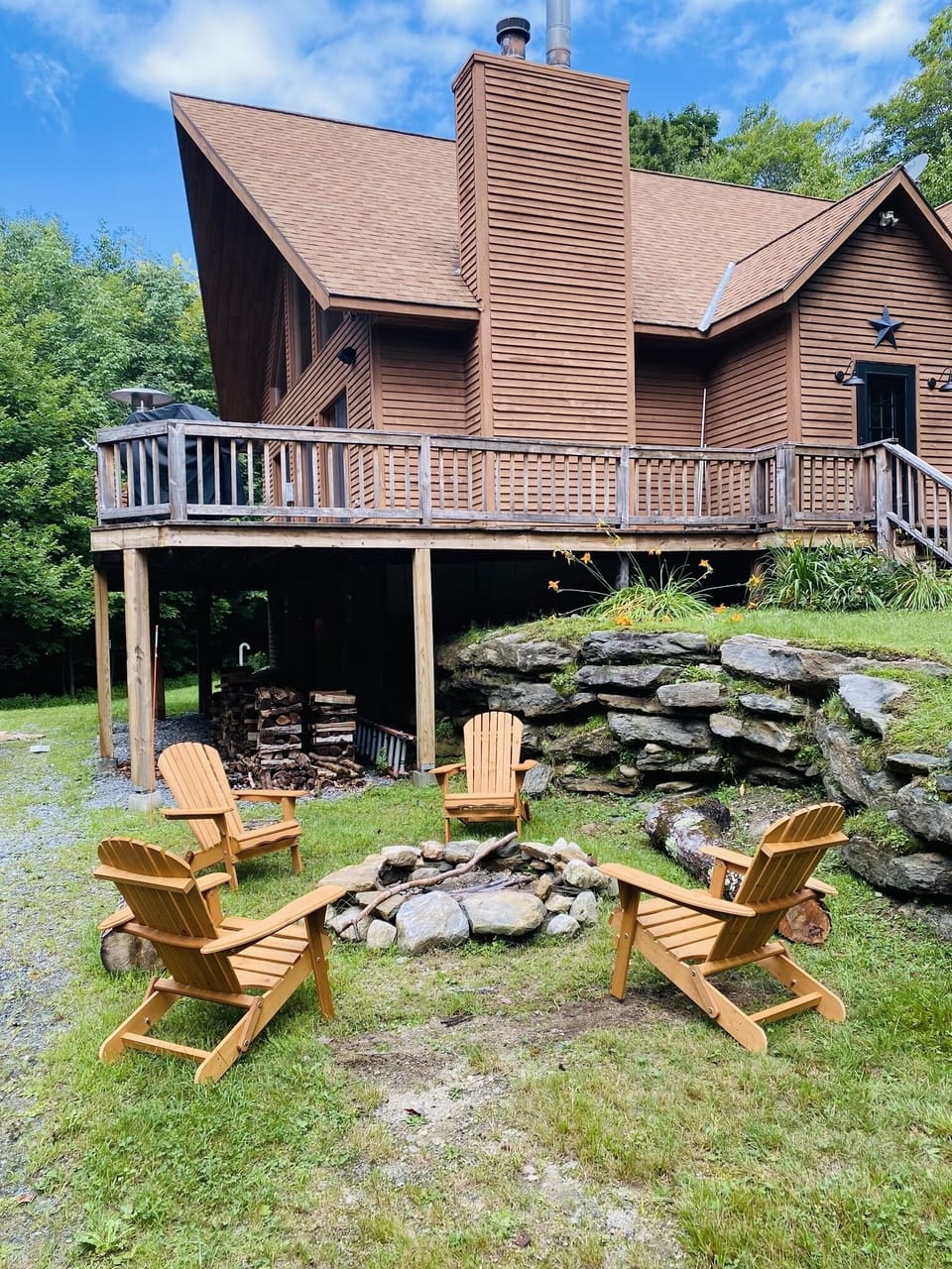 Firepit, deck and BBQ 