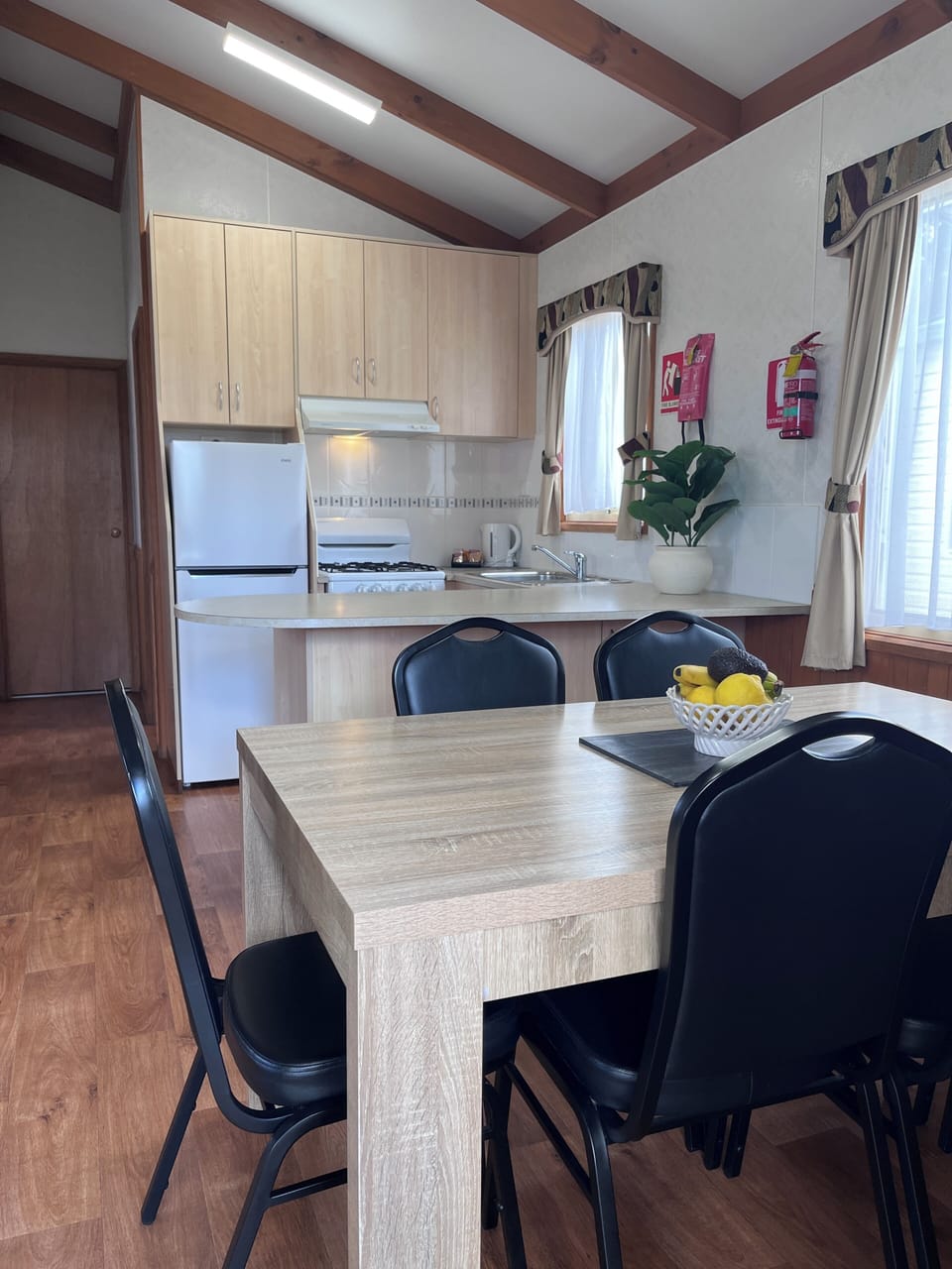 Deluxe Villa | Private kitchen | Fridge, microwave, oven, stovetop