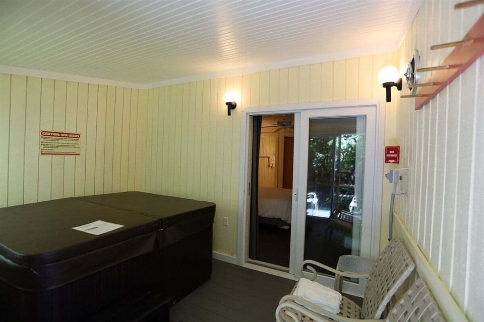 Ensuite Hot Tub Room with Access to Patio in Condo At Waterville Valley