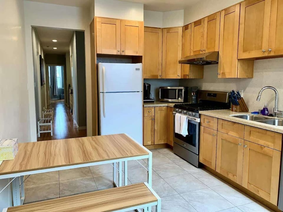 Full kitchen...