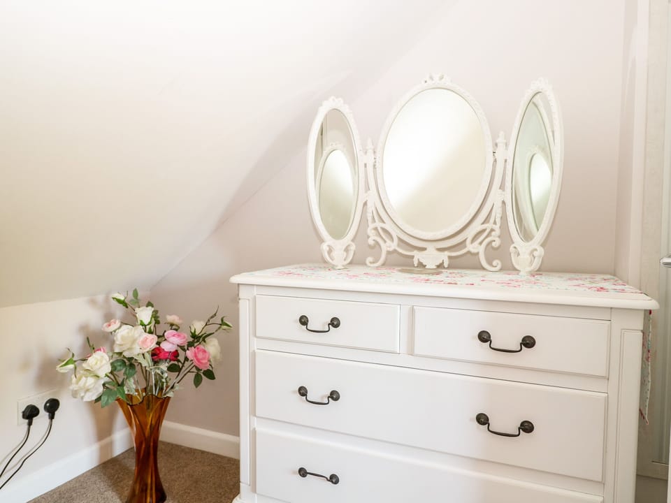 Cottage | 3 bedrooms, individually decorated, individually furnished, free WiFi