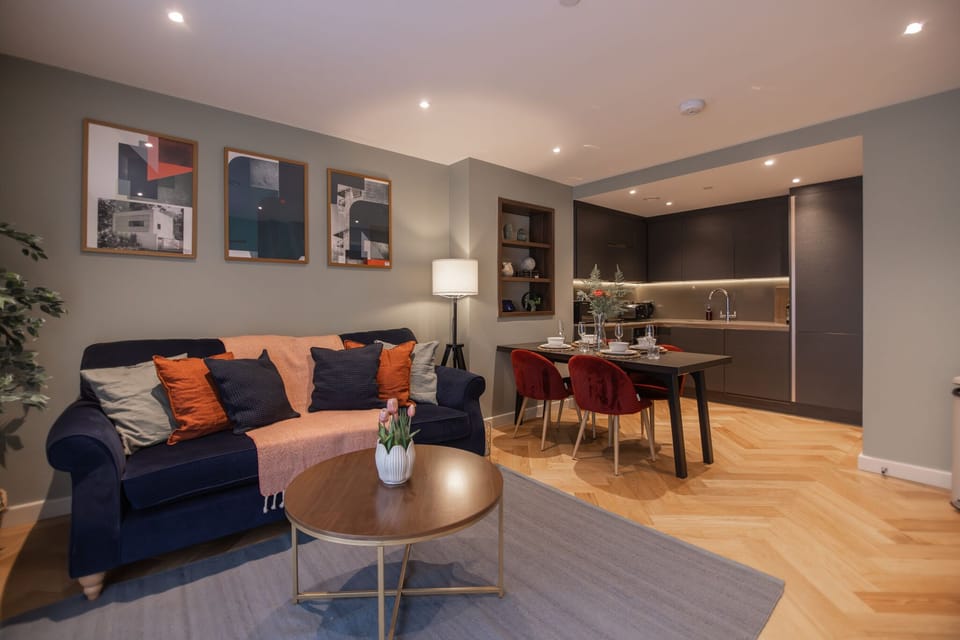 Luxury Apartment, Ensuite (23) | Lounge