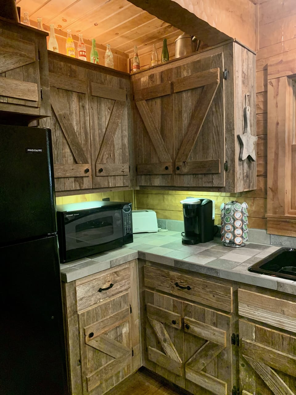Keurig coffee pot and coffee pods provided