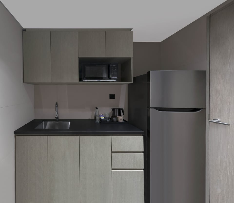 Suite, 1 Bedroom | Private kitchen | Electric kettle
