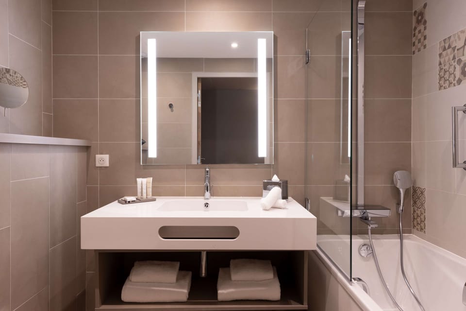 Suite, 1 Bedroom | Bathroom | Free toiletries, hair dryer, towels