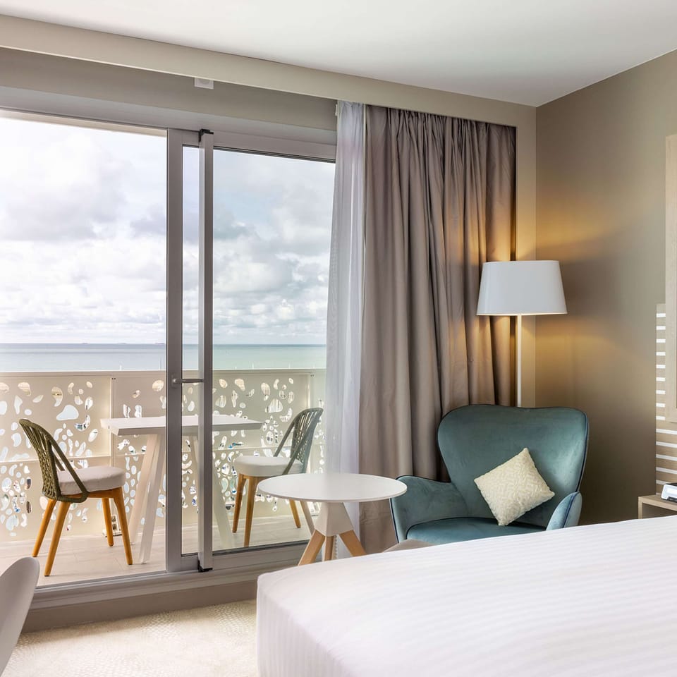 In-room safe, desk, blackout drapes, soundproofing