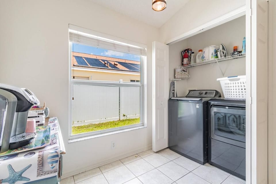 Make some coffee or tea at the pre-prepared coffee bar. In home, washer and dryer.