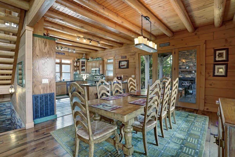 DINING TABLE SEATING 8