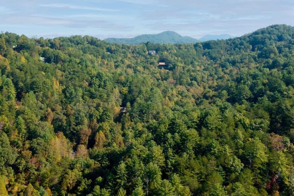 AERIAL LONG RANGE MOUNTAIN VIEW
