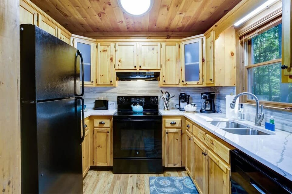 GALLEY-STYLE KITCHEN