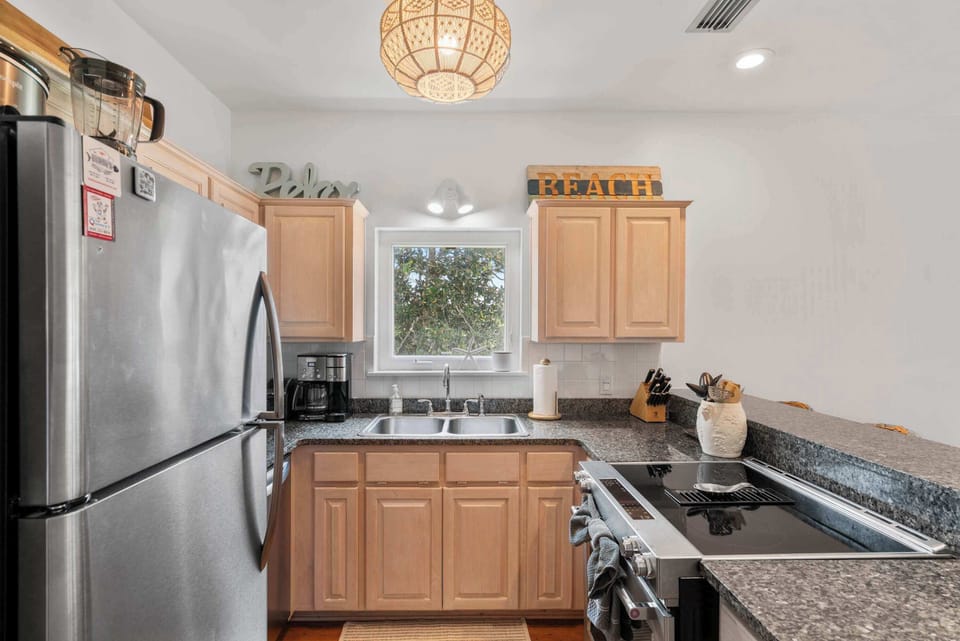 Kitchen, Fridge, Microwave, Dish Washer, Stove, Sink, Toaster, Coffee Pot