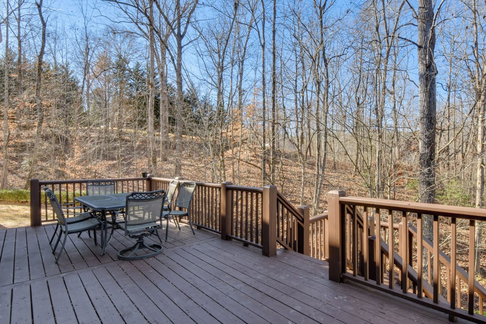 Furnished Deck | Dining Area