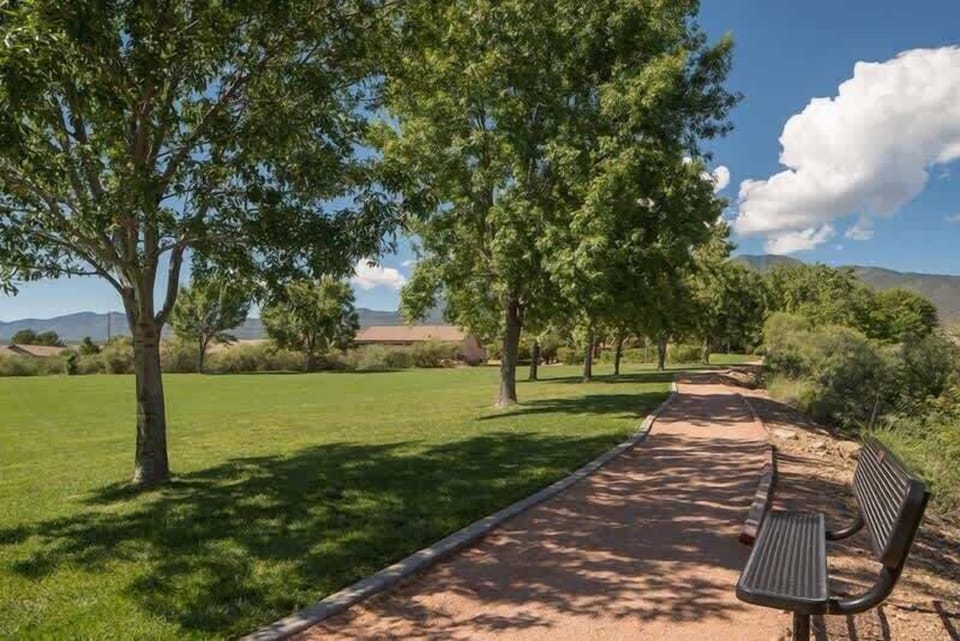 Lovely Community Park to take a stroll in