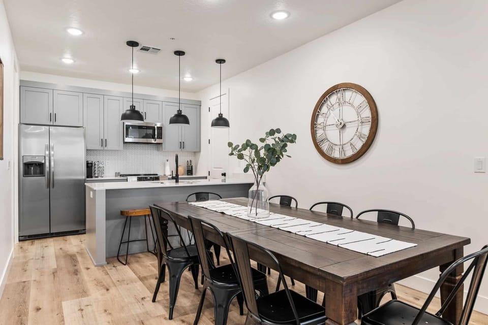 Condo, 3 Bedrooms | Dining