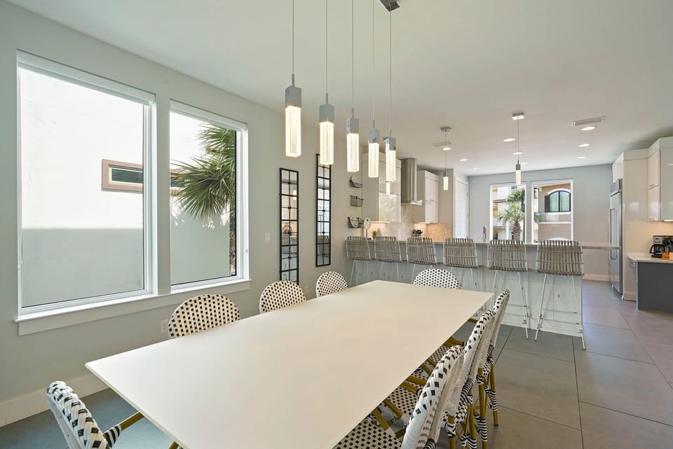 White Pearl - Destiny by the Sea - Dining Room & Kitchen