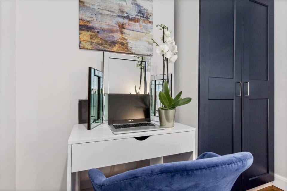 House | Living area | 30-inch TV with cable channels, fireplace