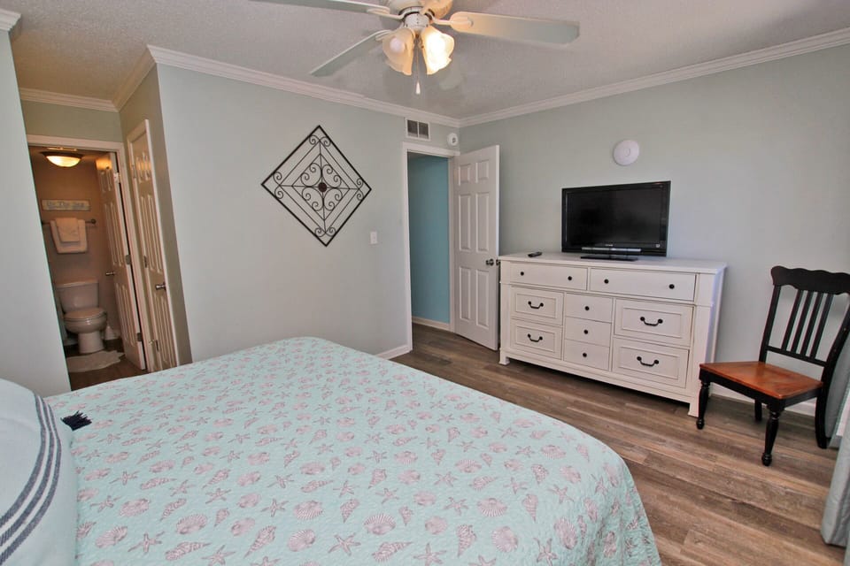 5 - Primary Bedroom (4)